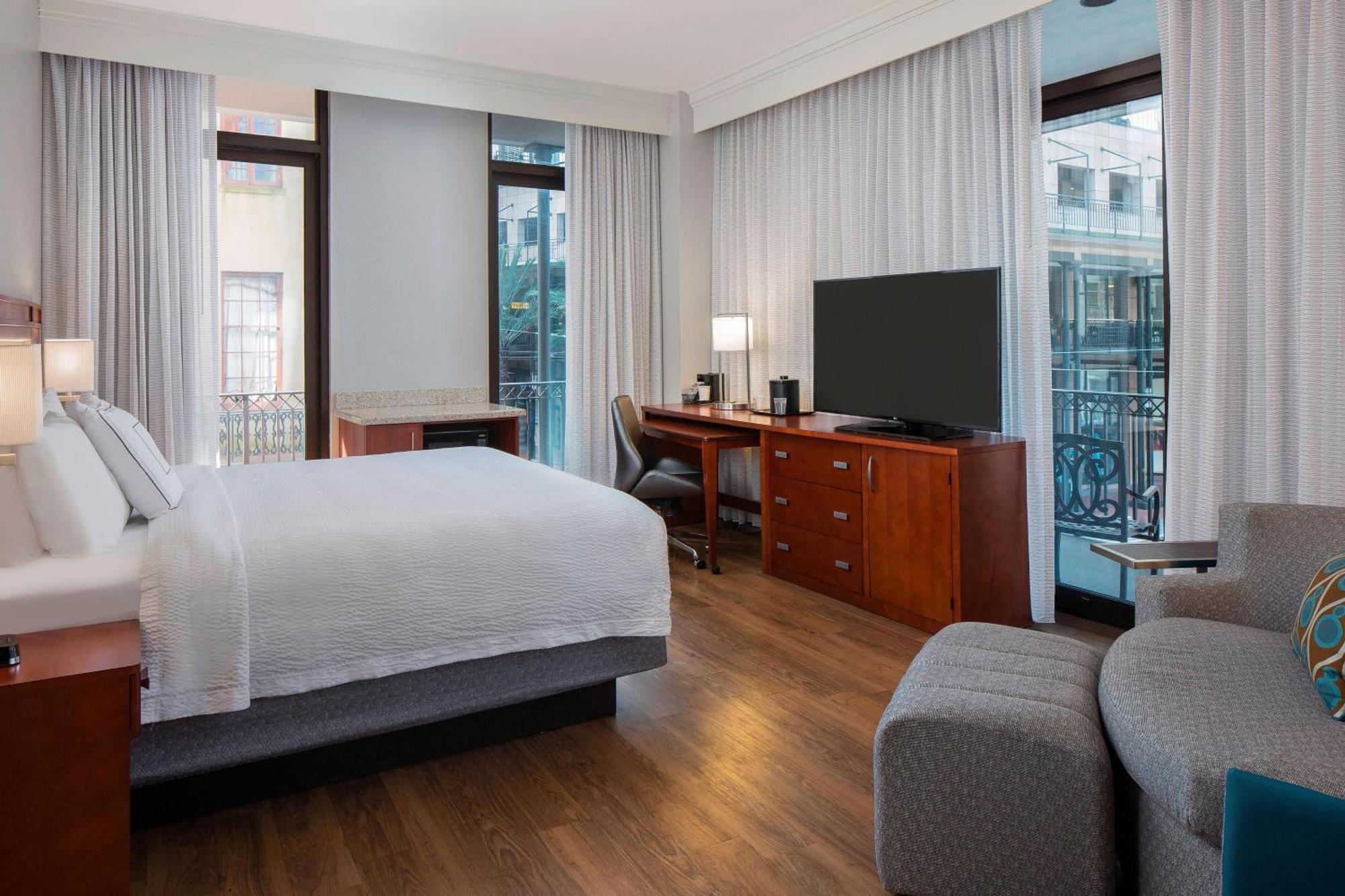Отель Courtyard By Marriott New Orleans Downtown Near The French Quarter Экстерьер фото